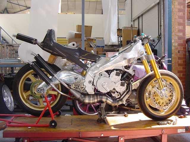 Clive's moped1.jpg (120368 bytes)