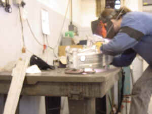 Welding.jpg (64622 bytes)