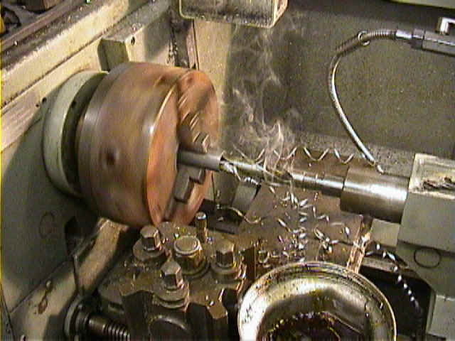 lathe1.jpg (138221 bytes)