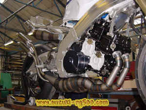 rgv500-pipes-fitted1.jpg (110773 bytes)