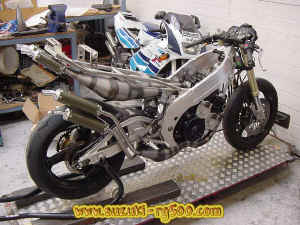 rgv500-pipes-fitted.jpg (108026 bytes)