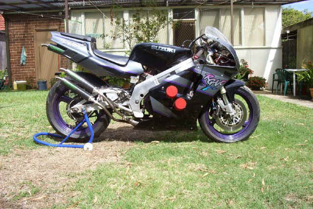 rgv500side.jpg (129536 bytes)