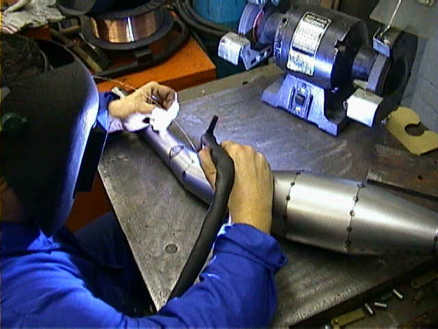 welding.jpg (123018 bytes)