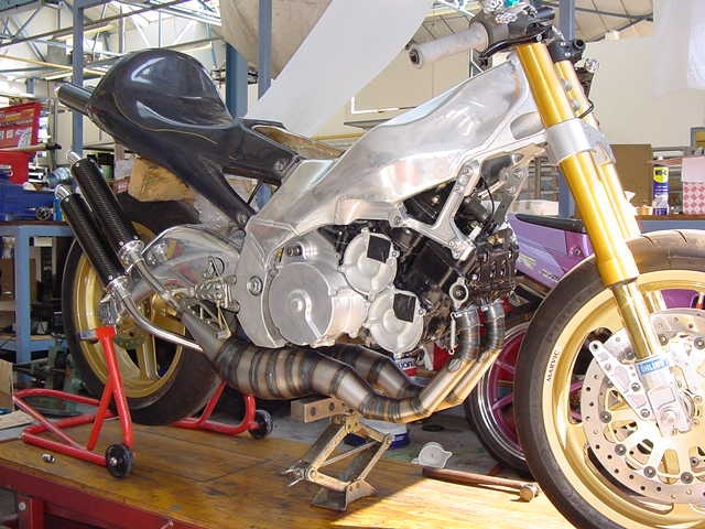 Clives moped2.jpg (127296 bytes)